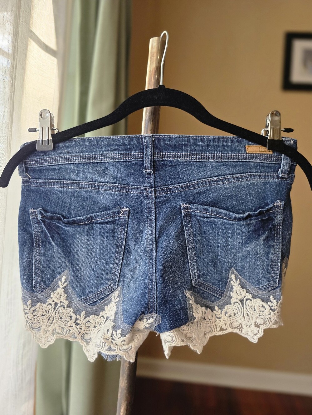 Almost Famous Juniors Lace Trim Denim 2" Inseam Shorts | Size 3 Cute Boho Vibes - Picture 4 of 11